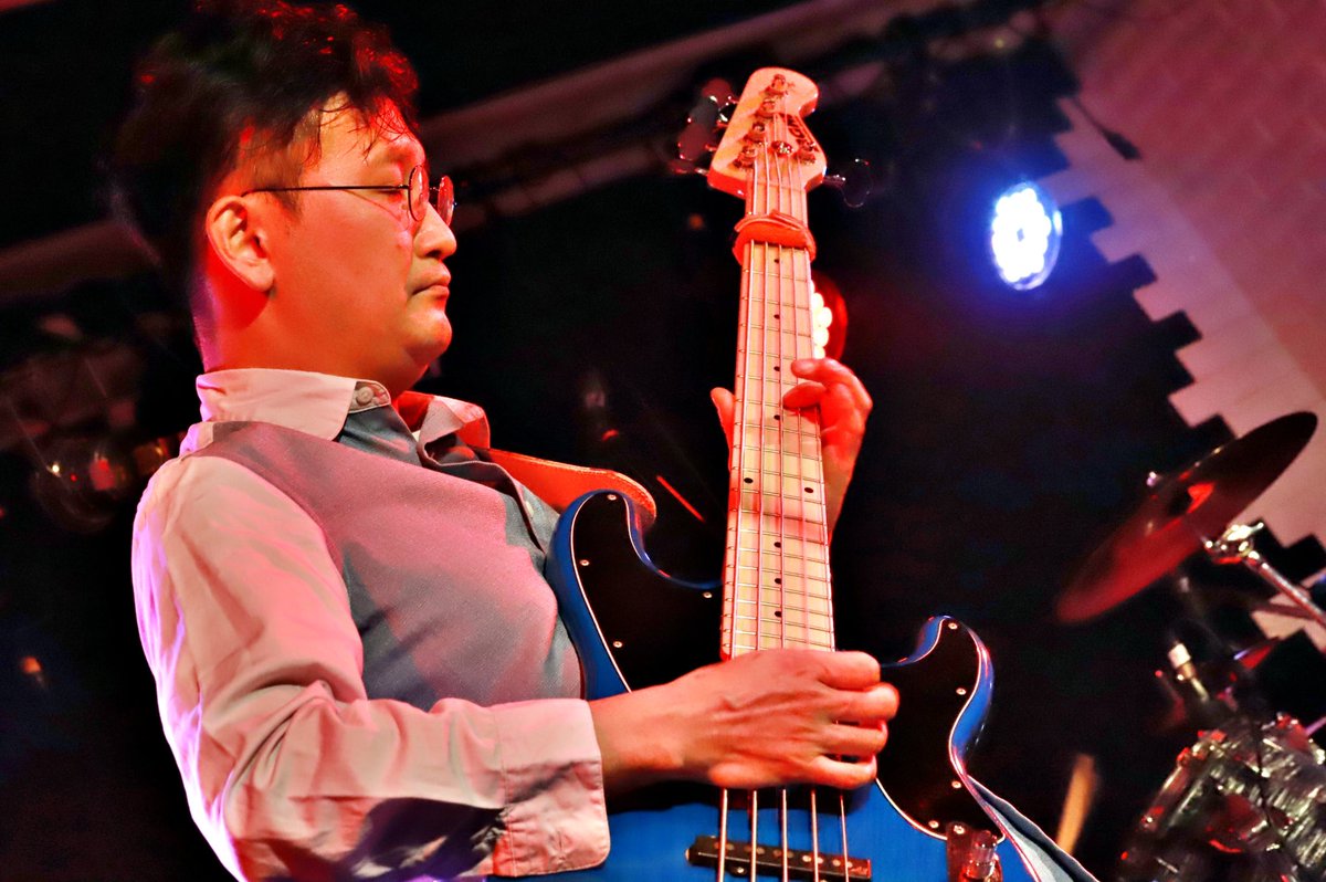 izm61_focutyu's tweet photo. Livephoto:地球儀
(@CQGofficial 
2021.10.31 ギグのつぼ×FootRock&amp;BEERS企画
｢東心斎橋大パニック☆2021･秋景色☆｣
@ FootRock&amp;BEERS

#izmn_Focutyu   #ギグのつぼ
 #gignotubo  #地球儀  #FootRock_BEERS  #Livephoto https://t.co/RTnBltkdUI