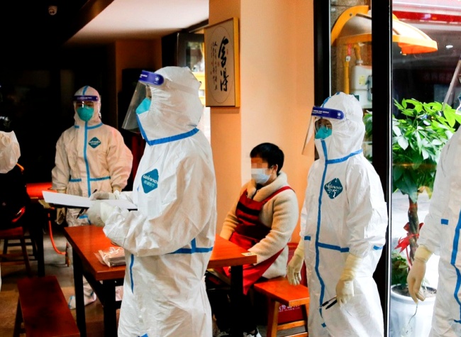 BridgingNews_'s tweet image. November 4. Teams of medical workers have been working around the clock ever since Chongqing was suddenly caught amidst the latest outbreak.

 #COVID19 #EnvironmentalSampling #NucleicAcid#Chongqing

ichongqing.info/2021/11/04/ded…