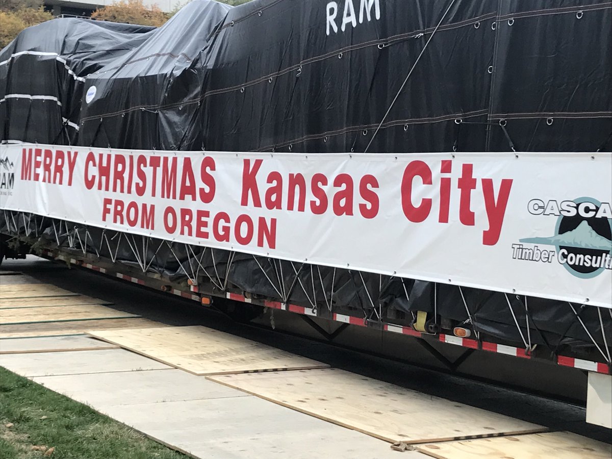 The Mayor’s Christmas Tree has arrived at Crown Center. The 100 foot fir will take about a week to get in place. The lighting ceremony will take place the day after Thanksgiving. ⁦<a href="/KSHB41/">KSHB 41 News</a>⁩
