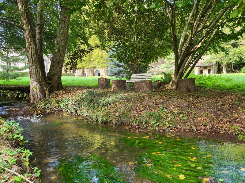 SifexChateaux's tweet photo. Beautiful #maisondemaitre #forsale situated 45 km south of #LeMans in the #LoireValley. Completely #restored in 2006. Set in a lovely #park with small #stream running through. Set in a charming #rurallocation with shops, train & motorway close by €699000 https://t.co/w92iIZoDKK https://t.co/RJ7kzKQgRt