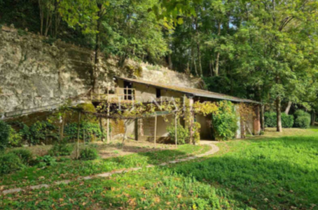 SifexChateaux's tweet photo. Beautiful #maisondemaitre #forsale situated 45 km south of #LeMans in the #LoireValley. Completely #restored in 2006. Set in a lovely #park with small #stream running through. Set in a charming #rurallocation with shops, train & motorway close by €699000 https://t.co/w92iIZoDKK https://t.co/RJ7kzKQgRt