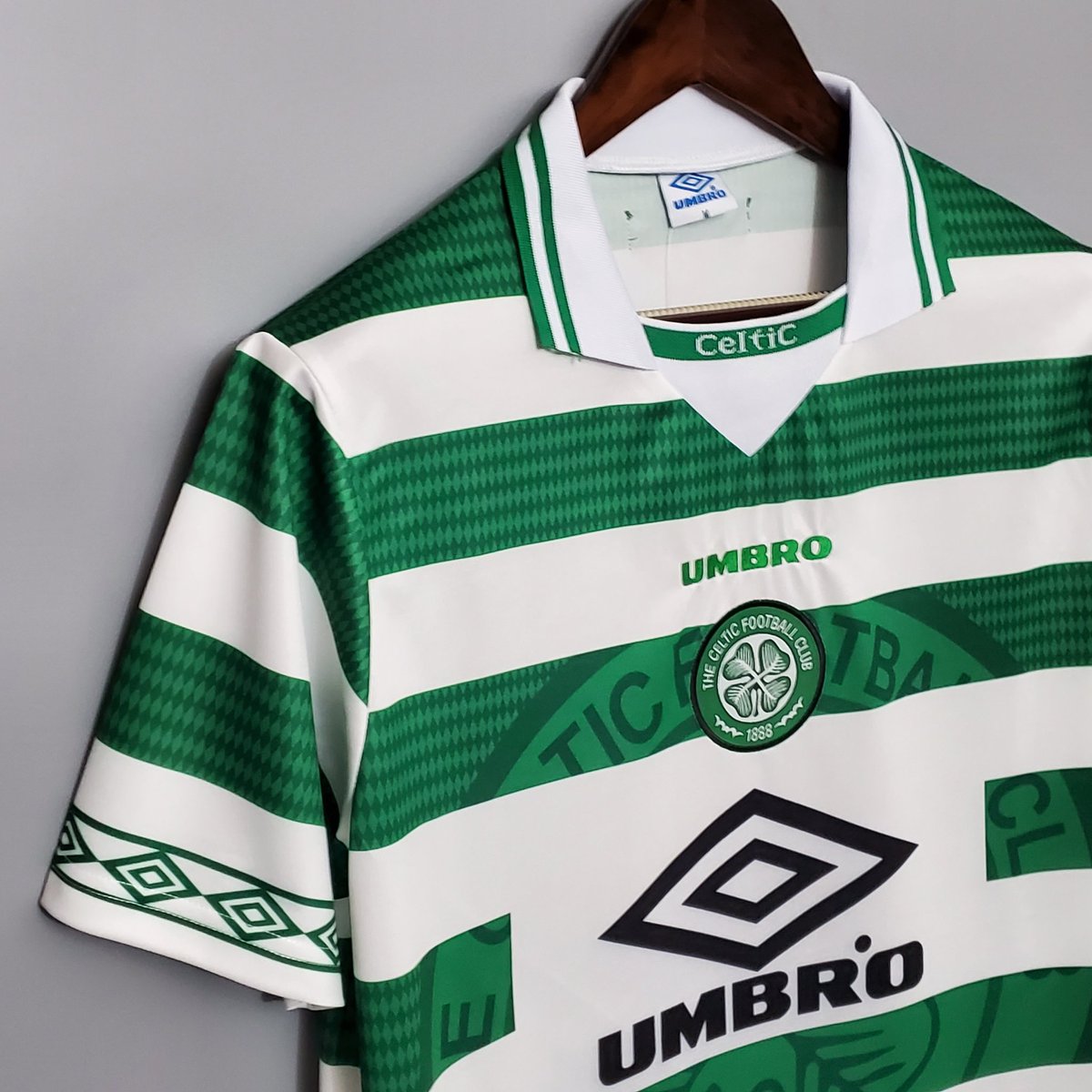 CamisaPesada's tweet photo. THE BHOYS! 👦
Uma relíquia do multicampeão escocês! Em homenagem aos seus 110 anos em 1998. Adquira a sua:

👕 Retrô Celtic Home 98/99
📏 Tamanhos P/M/G/GG e 2GG
💳 Parcelamos em até 12X
✈️ Enviamos para todo o Brasil
📲 https://t.co/5x5wyAvyKA

#camisapesada
#asuafootballstore https://t.co/id53UQlQDH