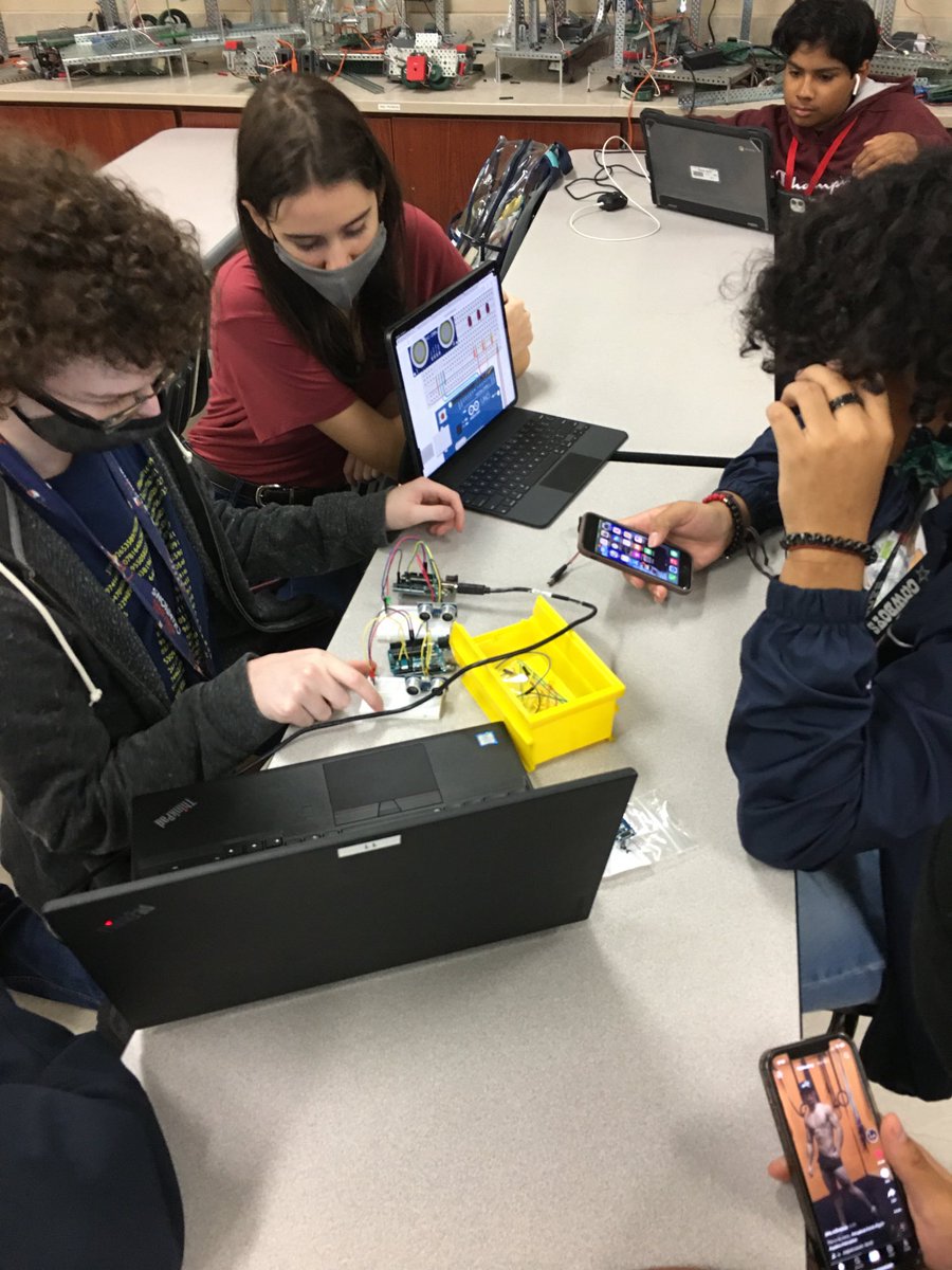 CoachYBSoftball's tweet image. Programming ultrasonic sensors using Arduino. Group effort for debugging! Learning and coding at Lakes! ⁦@CyLakesLibrary⁩ ⁦@CFISDCyLakes⁩ ⁦@LakesInnovators⁩ #codingrocks