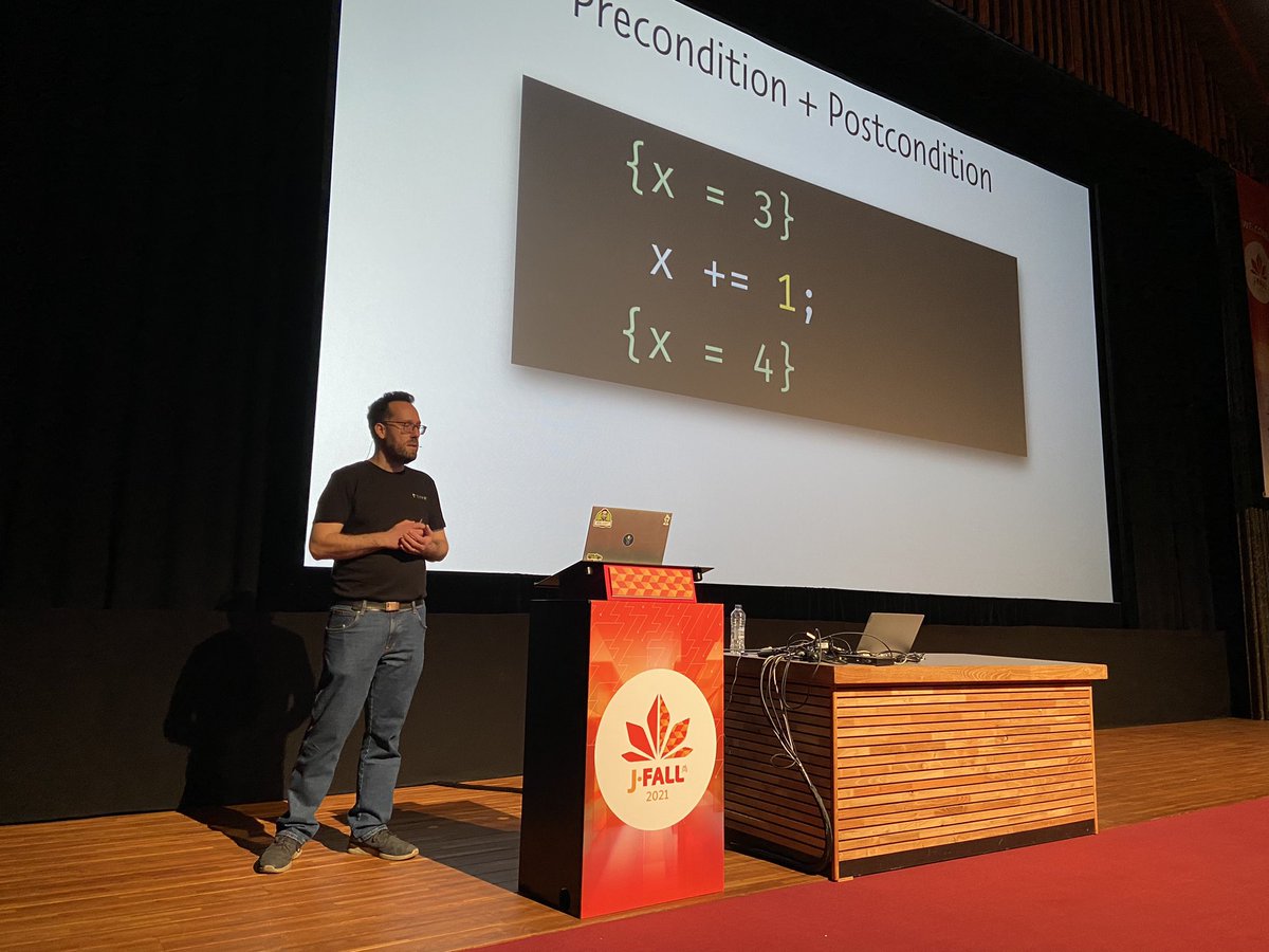 “I studied Computer Science so you don’t have to” - @jqno is teaching #jfall just enough CS to help us grow our development skills!