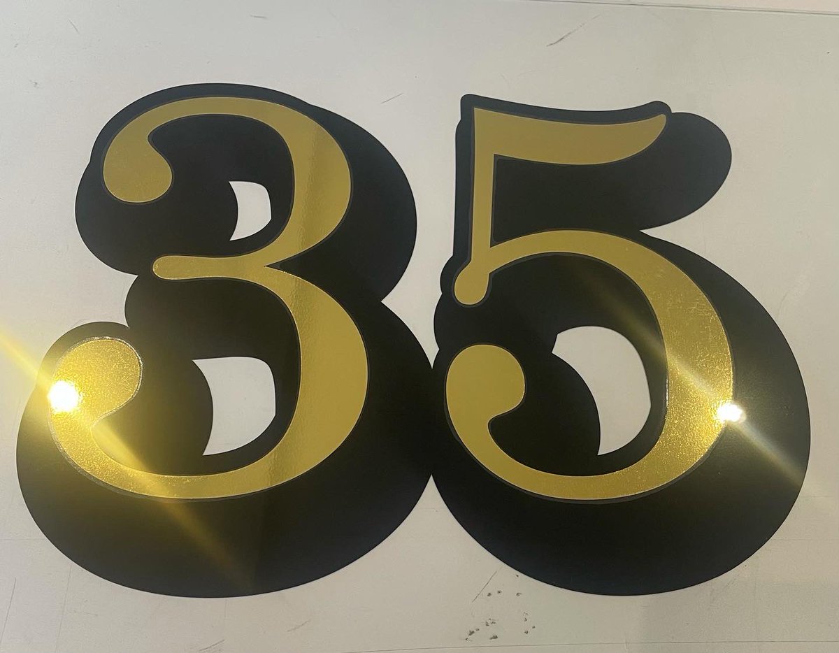 RecreativeSigns's tweet photo. We love a bit of bling. Here is a house number in @Metamarkuk mirror polished gold with a M7 series black vinyl outline and dropped shadow. #housenumber #housenames #glass #fanlight #window #manefestation #gold #black https://t.co/Kq3IfZjXw5