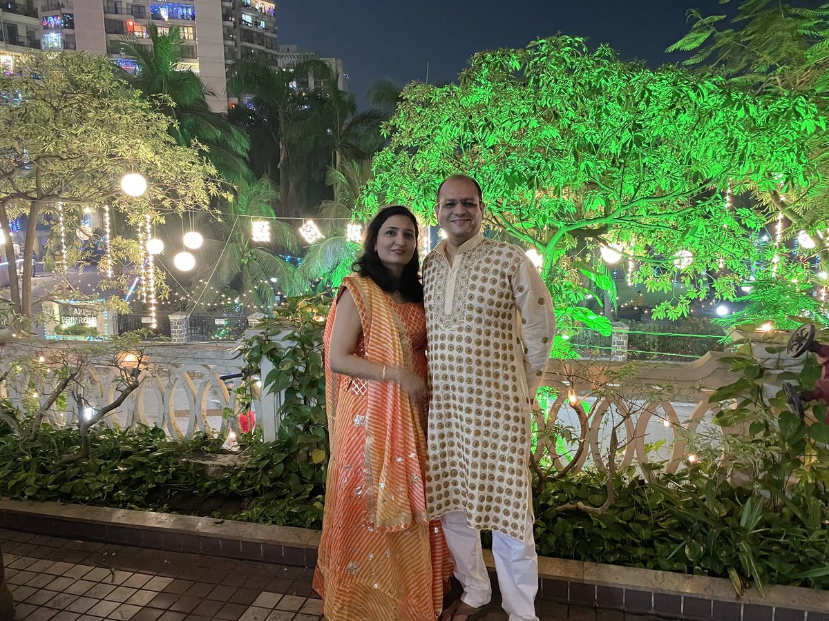 धनलक्ष्मी, धान्यलक्ष्मी, धैर्यलक्ष्मी,शौर्य लक्ष्मी, विद्यालक्ष्मी,कार्यलक्ष्मी,विजया लक्ष्मी,राजलक्ष्मी दीपावली पर यह अष्टलक्ष्मी आप एवं आपके परिवार पर धन वर्षा करें।
दीपावली की हार्दिक शुभकामनाएं।