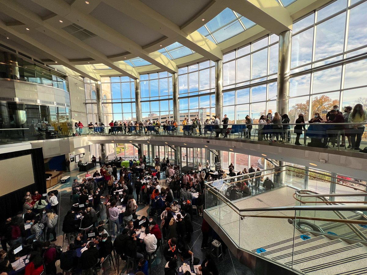 DakotaRidgeHS's tweet photo. DRHS Business &amp; Career Explore students trying to make that $$$ today at Junior Achievements Stock Market Challenge!! @JARockyMountain @JeffcoSchoolsCo https://t.co/LhFVMndKG3