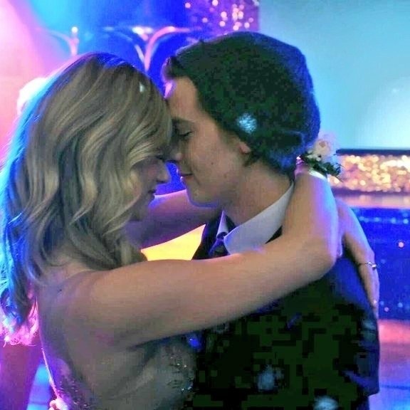 hagerman_becky's tweet photo. We love #bughead and we want them back...#bringbugheadback #reunitebughead #bugheadreunion they are kismet fated born for each other @WriterRAS @CW_Riverdale @RiverdaleWriter @BrianEPaterson @cmaroon lili and Cole still have undeniable chemistry we love them โค ๐ #dreamteam https://t.co/ciubRVWnFx