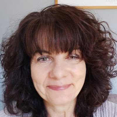 JenniferDevitt's tweet image. The way to make farm slurry and waste environmentally-friendly? @liquidAD (Richard Gueterbock) has the answer on @Abbey_104 5-6 pm today.  Plus @Marian_GCUdiet on food allergies &amp;amp; intolerances, and Louse Burks of @TheGardensGroup takes us round the Castle Gardens Xmas display