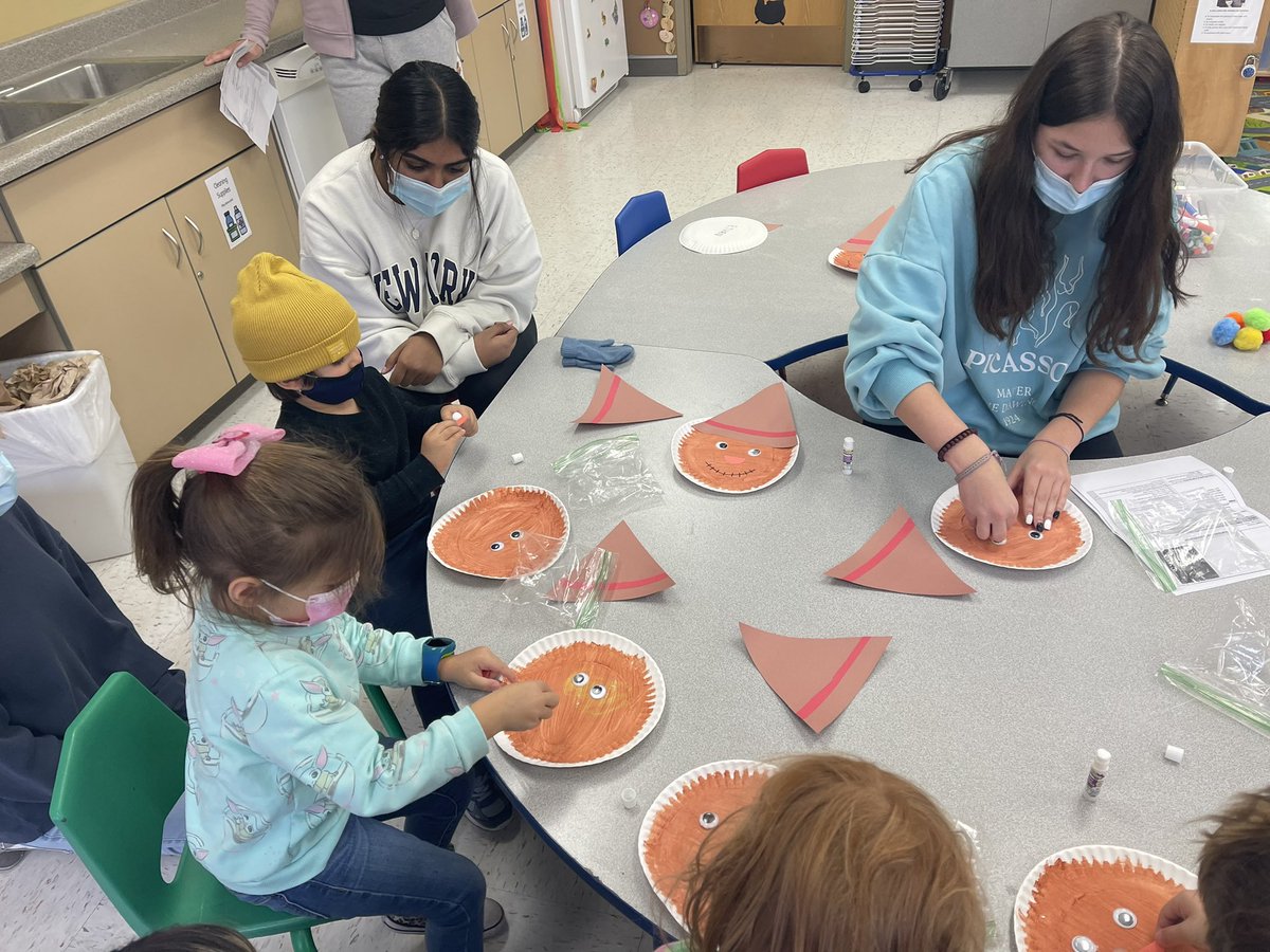 NCHSPreschool's tweet photo. Making scarecrows with Ms Sadie learning the difference between warm and cool colors #fallweek #bebold203 @NCHSOFFICIAL @NCHSRedhawksCTE @Naperville203 https://t.co/FToKQ1eR8W