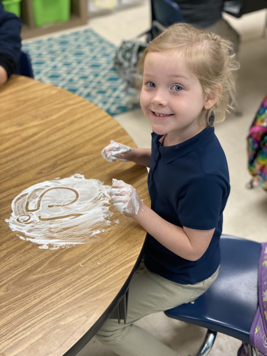 MrsGwinsFriends's tweet photo. Broke out the shaving cream to practice sight words- it was a hit! @DicksonTigers @PrincipalERD https://t.co/CL3axGbNVH
