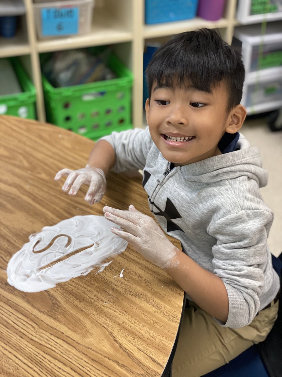 Broke out the shaving cream to practice sight words- it was a hit! @DicksonTigers @PrincipalERD