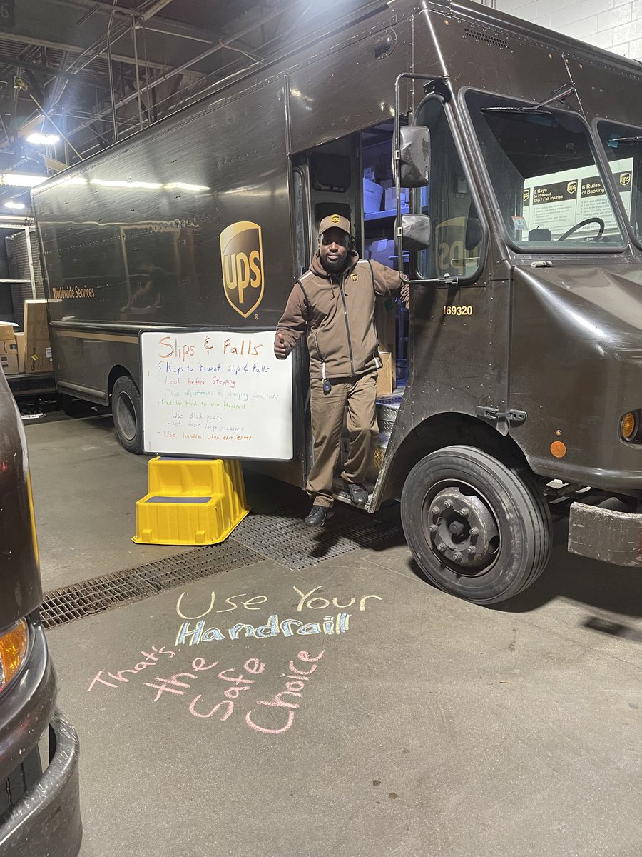 Handrail is your friend! ⁦<a href="/safetyfirstNED/">Northeast District Safety</a>⁩ ⁦<a href="/Erickalyons/">Ericka Lyons Golia</a>⁩ #NEDPeak2021