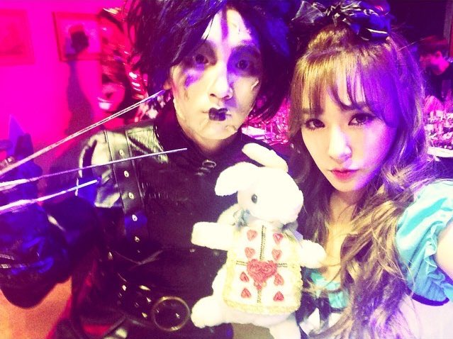 kibumonthisday's tweet photo. [141105] tiffany instagram update

“ALWAYS THE MOST FASHIONABLE best dressed in my eyes !! feel good after hearing that i look like a heroine (: #keyti #keywardscissorhands #tiffanyinwonderland” https://t.co/TKNIdpjqe4