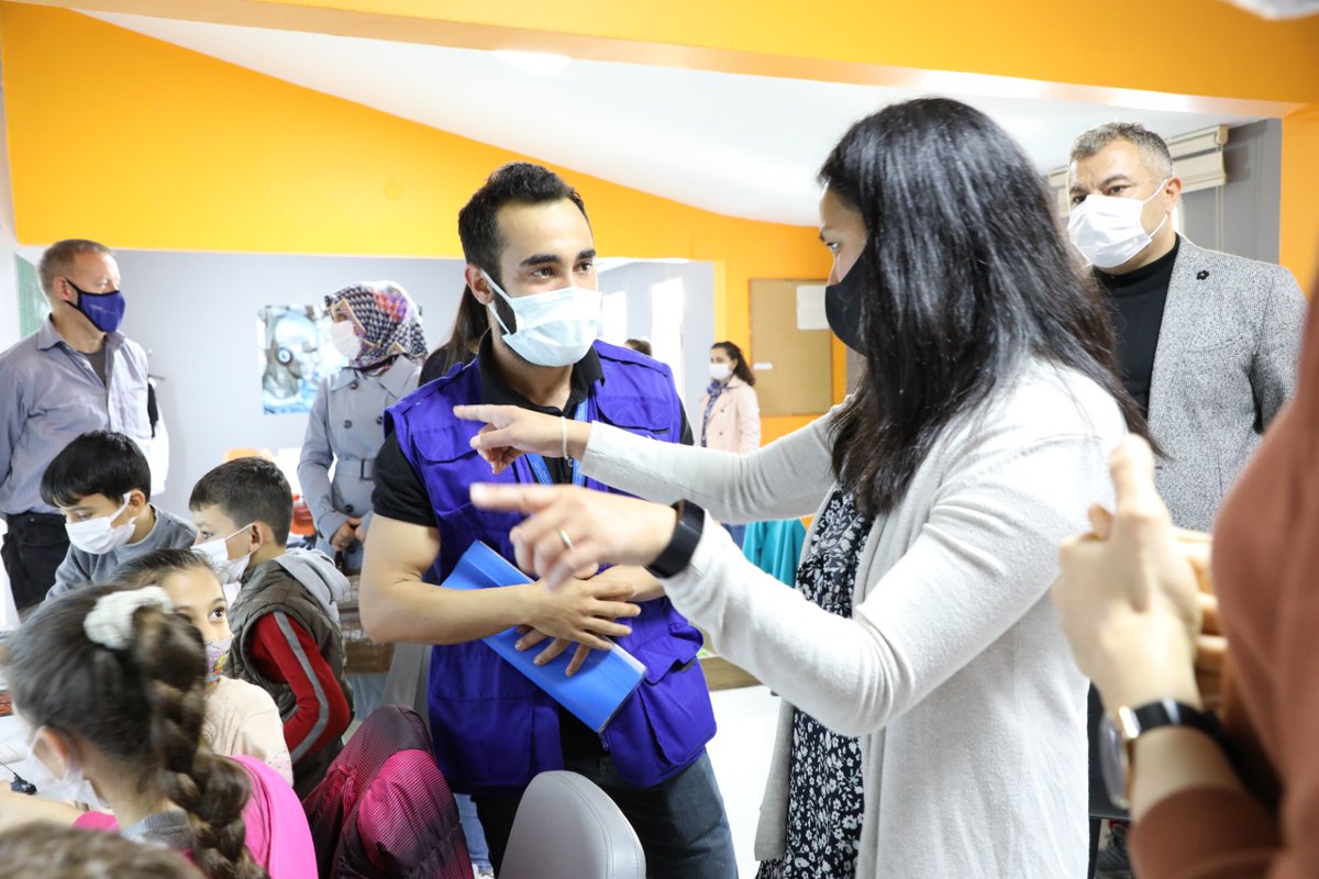 IOMTurkiye's tweet photo. 📍Isabelle Chan, Senior Humanitarian Coordinator – @StatePRM – @USEmbassyTurkey, visited the IOM-supported Antakya Science Centre in Hatay to learn firsthand about how U.S. funding is bringing together refugee and Turkish children to learn about STEM. 🔭🤝 [1/3] https://t.co/OGUIjMHgO1