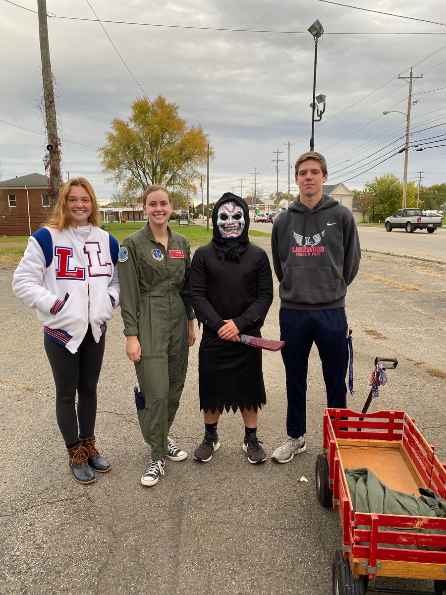 LhsHonor's tweet photo. Thank you Hebron residents for supporting our canned food drive! NHS members collected a total of 409 pounds of food and were able to fully restock the Lancer Locker. https://t.co/IjL66nj47e