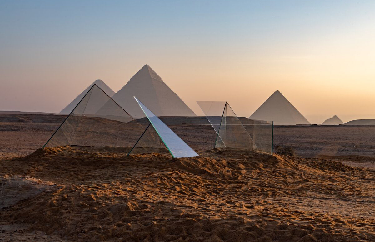 thespacesmag's tweet photo. Contemporary art pops up at the Pyramids of Giza https://t.co/se6bCq2Z0X https://t.co/jn2n2IsIss