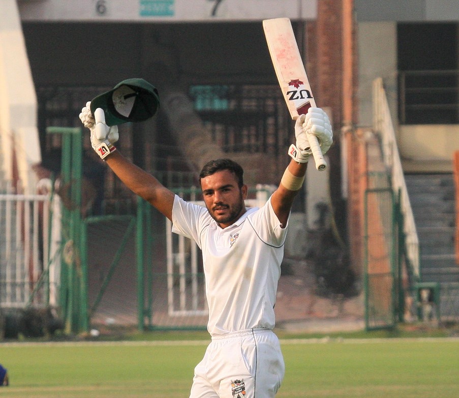 TheRealPCB_Live's tweet photo. 2⃣0⃣0⃣ First-class double-century for Balochistan's Abdul Wahid Bangalzai!👏👏

#BALvCP | #QeAT | #HarHaalMainCricket https://t.co/wucgYljWuz