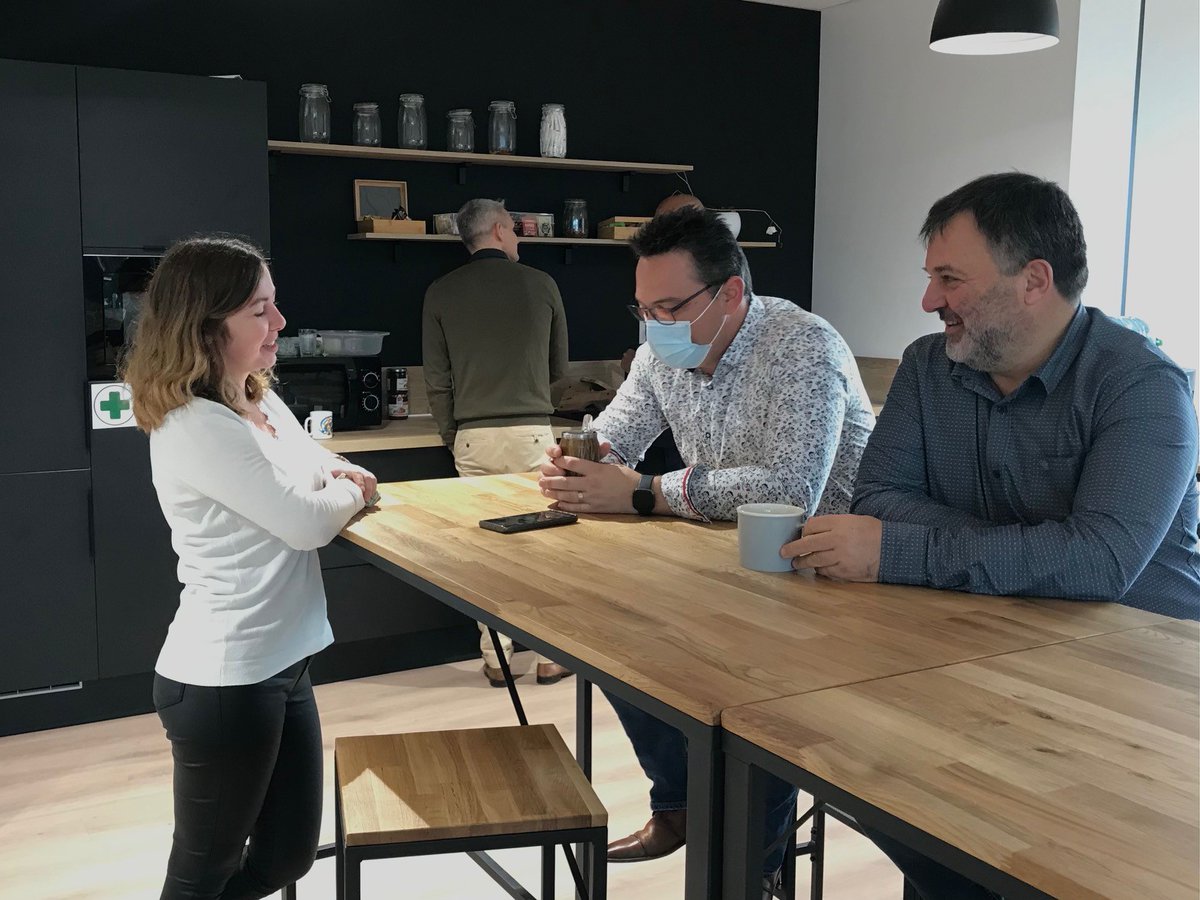 Octave_biz's tweet photo. 🙌 NOUVEAUX LOCAUX, NOUS VOILÀ ! 

📦 Il nous reste encore des cartons à déballer,
🔧 des meubles à monter,
✨ quelques touches de déco à apporter, 
🦺 et même un peu de gros œuvre extérieur...

Mais qu'est ce que nous sommes bien !!!! 

👋 N'hésitez pas à venir nous voir ! https://t.co/uVABZ3Itsv
