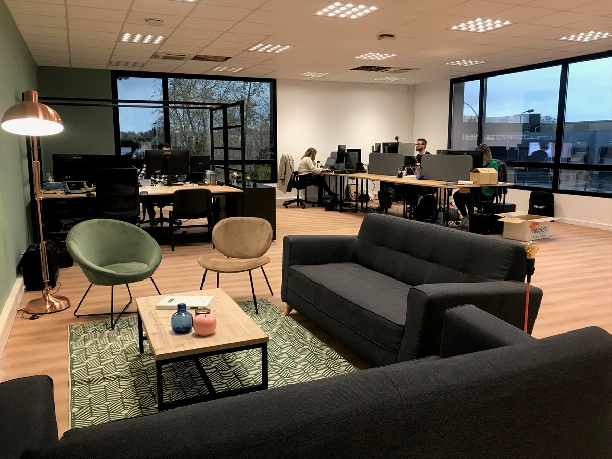 Octave_biz's tweet photo. 🙌 NOUVEAUX LOCAUX, NOUS VOILÀ ! 

📦 Il nous reste encore des cartons à déballer,
🔧 des meubles à monter,
✨ quelques touches de déco à apporter, 
🦺 et même un peu de gros œuvre extérieur...

Mais qu'est ce que nous sommes bien !!!! 

👋 N'hésitez pas à venir nous voir ! https://t.co/uVABZ3Itsv