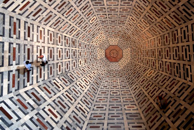 Rainmaker1973's tweet photo. The floor of the Florence Cathedral has some kind of amazing optical illusion built into it [read more: https://t.co/EAsooS77ac] https://t.co/dHQN5w9BXd