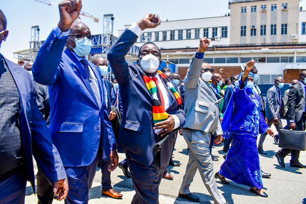 TendaiChirau's tweet photo. This is leadership! Welcome back Cde President! https://t.co/fDBRS4xKKc