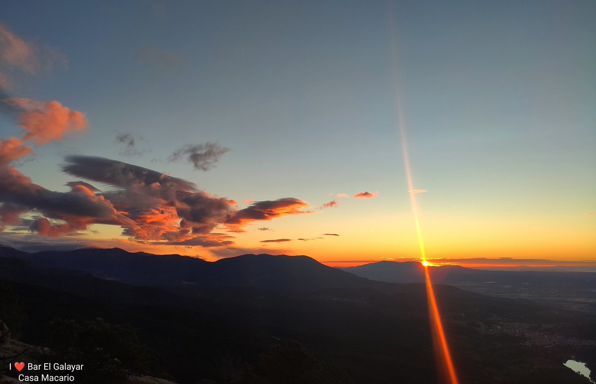 barelgalayar's tweet photo. Esto es gratis 🌞
.
.
.
#BarElGalayar #casaMacario #Guisando #Ávila #Gredos #Galayos #amanecer #otoño #paraíso https://t.co/u7dDvSOBct