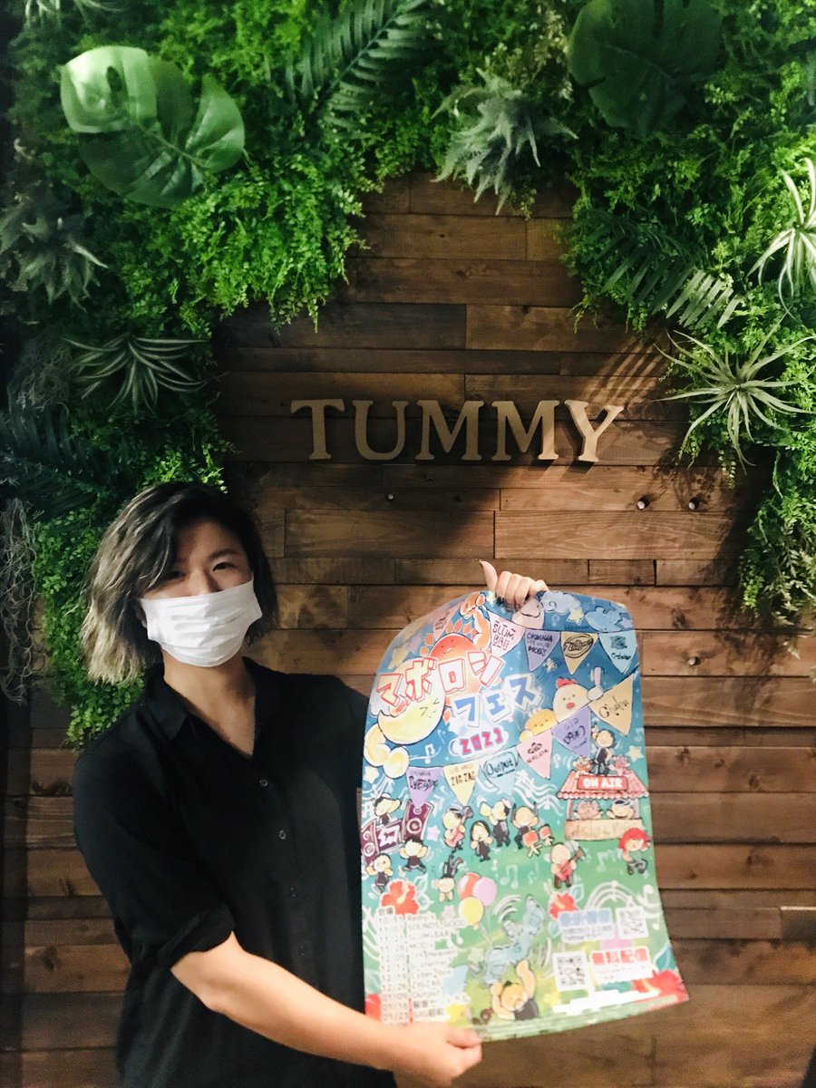japanapei's tweet photo. 琉大北口近くにあるローストビーフとカレーのお店「Diner Tummy」さん（@Diner_Tummy）にマボロシフェスのポスター貼ってもらいました！

今日からなくなるまで期間限定でオレンジカレー販売中！  グリーンカレーっぽい味だ！

カレー、るんるんテイクアウトしたから揺れてごちゃっとしちゃった（笑） https://t.co/tFn5Hztkz4