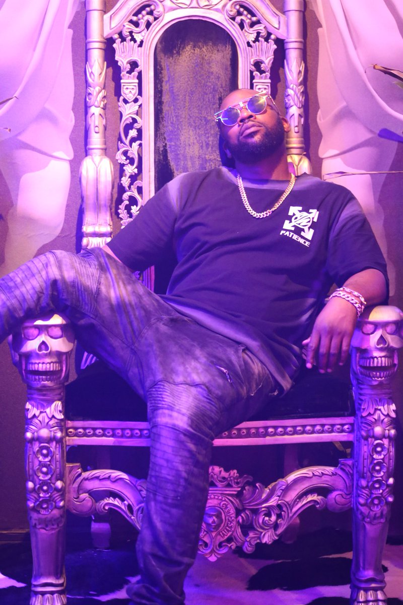 IamBONGZ's tweet photo. Happy Thursday family, thank you so much for all the heartwarming messages yesterday and for the continous love &amp; support. 
Bless you🙏🏾♥

#festivevibes #grateful #blessed # https://t.co/u1KYRZ7Qt5