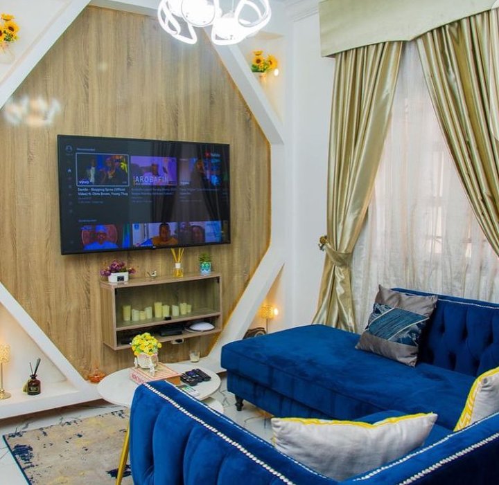 shortletrentals's tweet photo. You can get this cozy one bedroom apartment located at lekki phase 1, off admiralty way, Lagos for just 45k per night.

-24/7 electricity
-Daily house keeping
-Netflix
-Secured environment
-NO flood zone etc

Visit https://t.co/M6JboSuZtj now 

Tag someone that would love this https://t.co/PIMZDLLndR