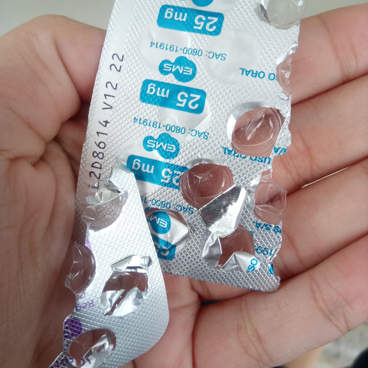 lsftsodi's tweet photo. Doutor: faz uso de medicamento?
Eu: sim, aqui pro senhor olhar o nome https://t.co/0xL40793Ja