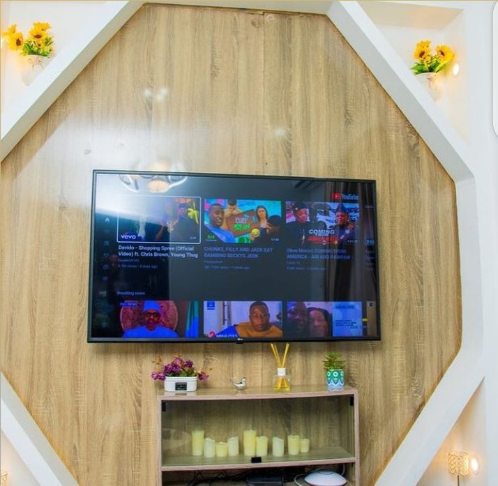 shortletrentals's tweet photo. You can get this cozy one bedroom apartment located at lekki phase 1, off admiralty way, Lagos for just 45k per night.

-24/7 electricity
-Daily house keeping
-Netflix
-Secured environment
-NO flood zone etc

Visit https://t.co/M6JboSuZtj now 

Tag someone that would love this https://t.co/PIMZDLLndR