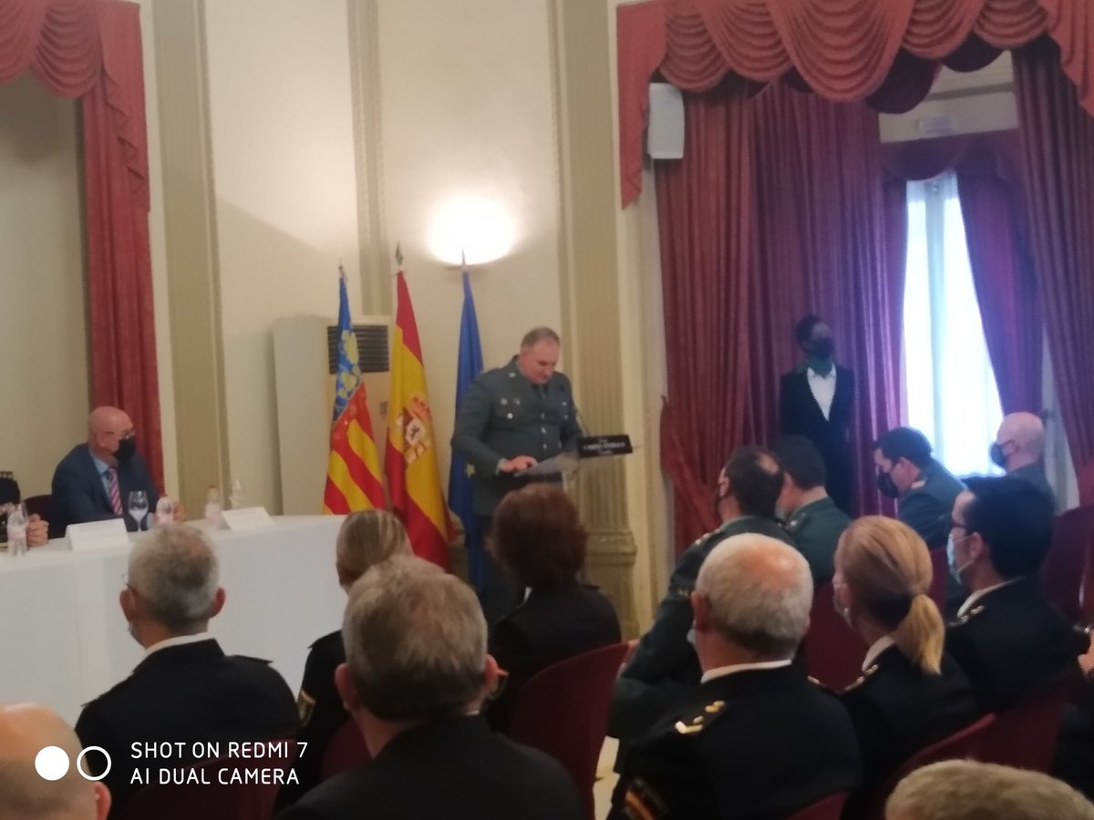 CAvadise's tweet photo. Día de la seguridad privada en Castellón.
Con la presencia de diversas autoridades como la subdelegada del gobierno de Castellón, mandos de Policía y la Guardia Civil. 
En este acto se han otorgado menciones honorificas a diversos empleados y directivos de la seguridad privada. https://t.co/jMmrmyiiPS