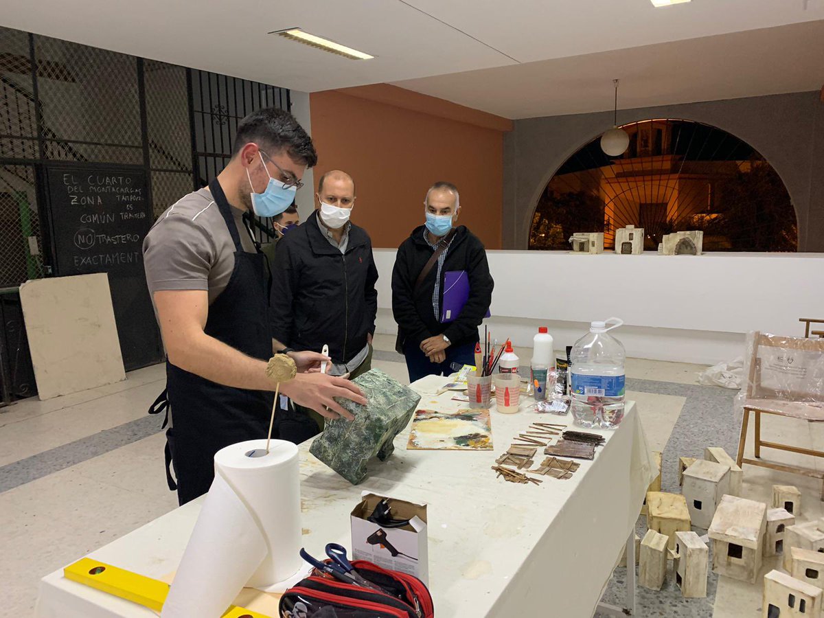 HdadPinoMontano's tweet photo. Ayer estuvimos con la Asociación Benéfica @CorraldeBelen para conocer su trabajo.

Todas las personas que lo deseen pueden adquirir algunos de sus productos. ¡Los beneficios irán destinados a Cáritas Parroquial de San Isidro Labrador! https://t.co/D6i2Ftm7RX