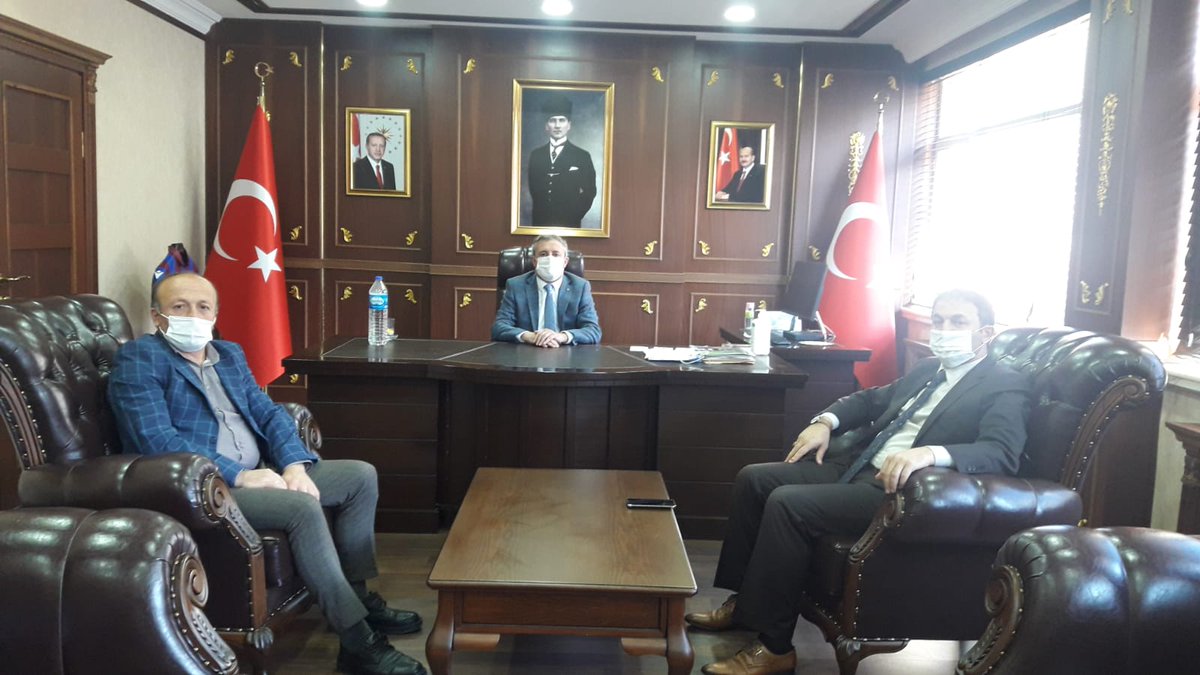 GKaymakaml's tweet photo. 29 Ekim - 4 Kasım Kızılay Haftası dolayısıyla Tonya Kızılay Temsilcisi İlçe Milli Eğitim
Müdürü Ziya DURMUŞ ve Şehit Ayhan Güner Okul Müdürü Cemil Yardim Kaymakamımız Muhammet İkis’i ziyaret etti . https://t.co/IgmbMKSlho