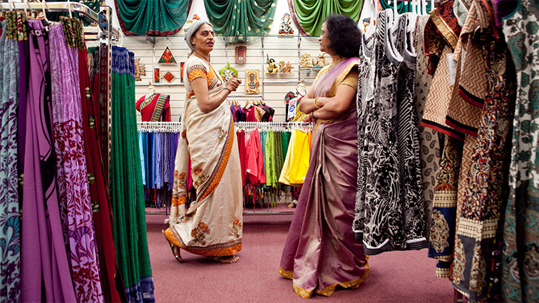 In 1972 East African refugees arrived in #Leicester &amp; many were housed in Belgrave, then a dilapidated area. 40yrs later, it’s #TheGoldenMile, a bustling shopping district. During #Divali it attracts the largest crowd outside of #India #100Images ow.ly/amP350GFXkF <a href="/KajalNP/">Kajal Nisha Patel</a>