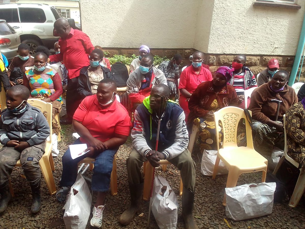 KenyaRavine's tweet photo. Below, is a food distribution exercise @Ravine Foundation grounds. The undertaking was keenly facilitated by the Safaricom Foundation, TrueFoods, and the Doshi Group of Companies. 

Look what we can do together. 

#wecandoit https://t.co/yulraUuhZs