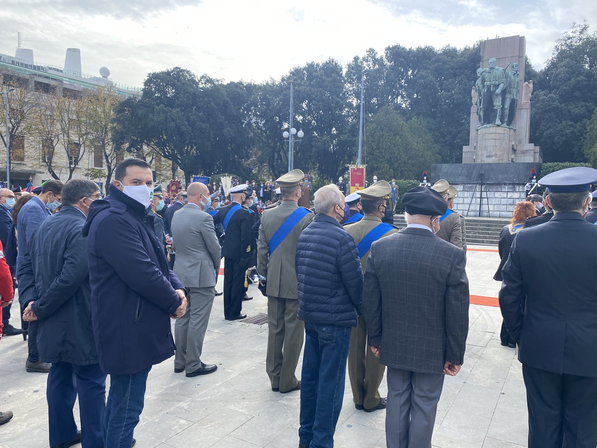 CislMessina's tweet photo. Nella giornata dell’unità nazionale e delle forze armate anche la #Cisl #Messina, con il segretario generale @NinoAlibrandi, ha partecipato alla commemorazione in onore dei caduti in guerra https://t.co/i6lOHfmWH0