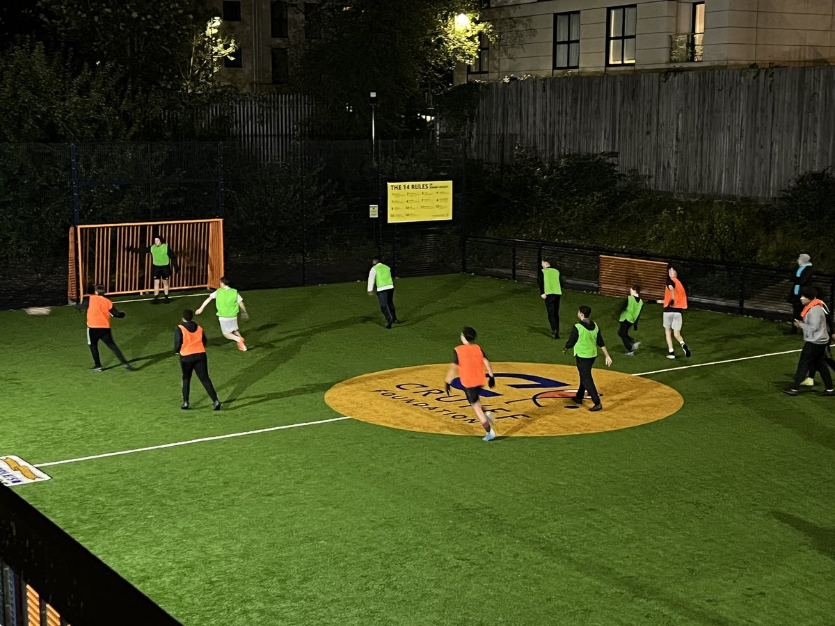 DejiDavies's tweet photo. So impressed by the Gunnersbury Sports Hub and the incredible work the  @BrentfordFCCST are doing in the local community. A brilliant facility, complemented by projects like the collaboration with @JCFoundation on the Green Dragon Estate.

#BrentfordFC #BFCCST #Community https://t.co/lBaGiw9dU6