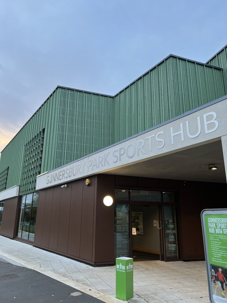DejiDavies's tweet photo. So impressed by the Gunnersbury Sports Hub and the incredible work the  @BrentfordFCCST are doing in the local community. A brilliant facility, complemented by projects like the collaboration with @JCFoundation on the Green Dragon Estate.

#BrentfordFC #BFCCST #Community https://t.co/lBaGiw9dU6