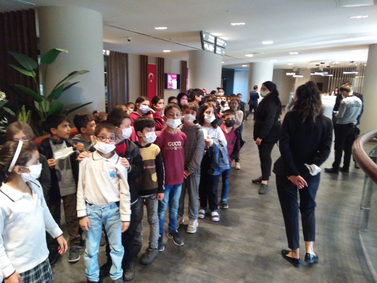 #DüztepeKitapKafe’de "Okuyan Gençlik" projemiz kapsamında 
Düztepe Şehit Gökmen Adıgüzel İlköğretim Okulu öğrencilerimiz ile çok güzel kitaplar okuduk.

Sonrasında ise 25 Aralık Panorama Müzesine gezi düzenleyerek, şanlı tarihimizi ve atalarımızın kahramanlıklarını anlattık.