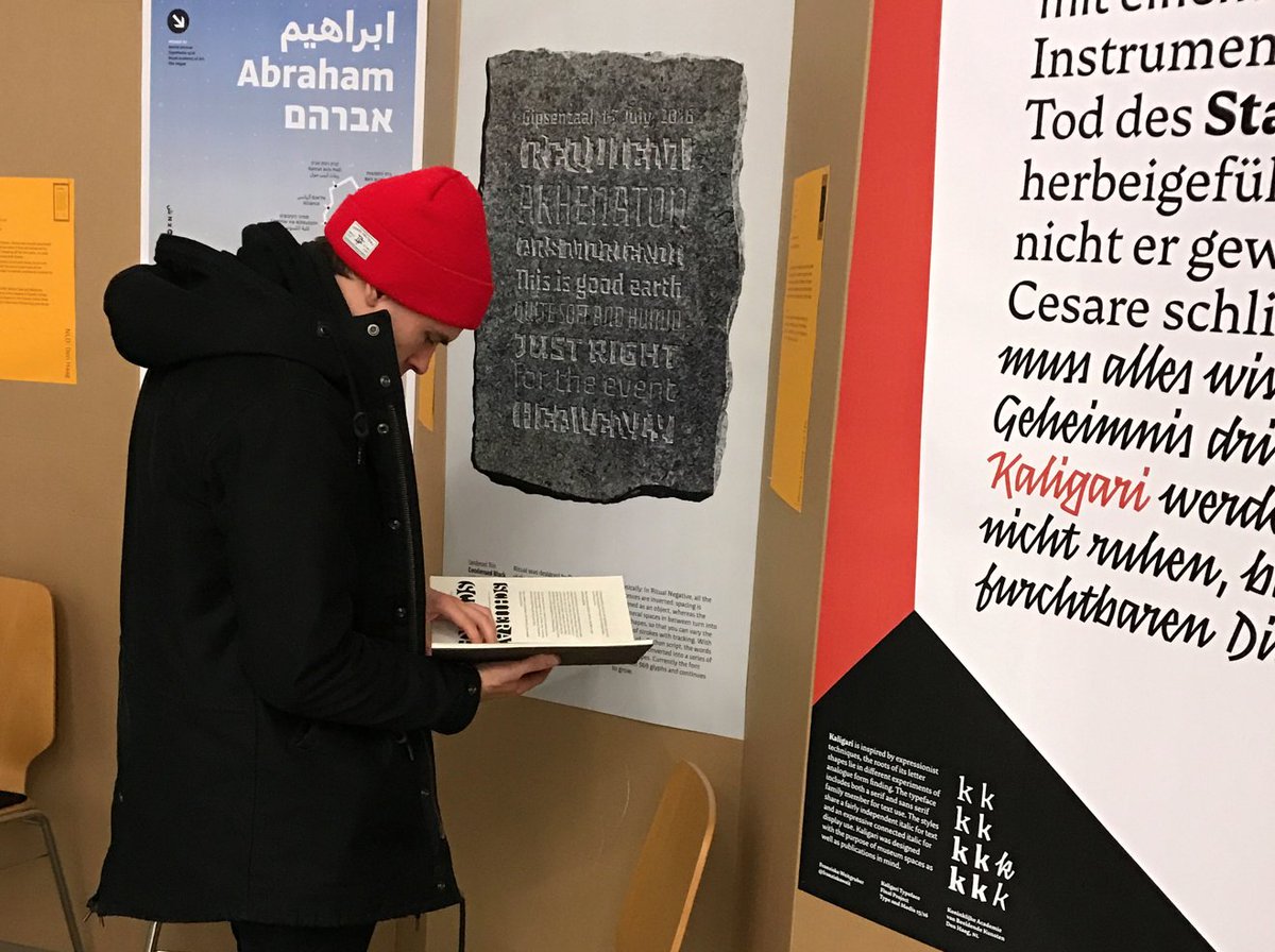 typostammtisch's tweet photo. Apropos anpacken: Den nächsten großen #TStT planen wir fürs Frühjahr (wenn es unter pandemischen Umständen irgend geht), und zwar mit der #Ausstellung #MasteringType – gibt ja dann gleich mehrere Jahrgänge zu feiern.
In Erinnerungen schwelgen:
https://t.co/670PLN2BMF https://t.co/37BLG1o0Fk