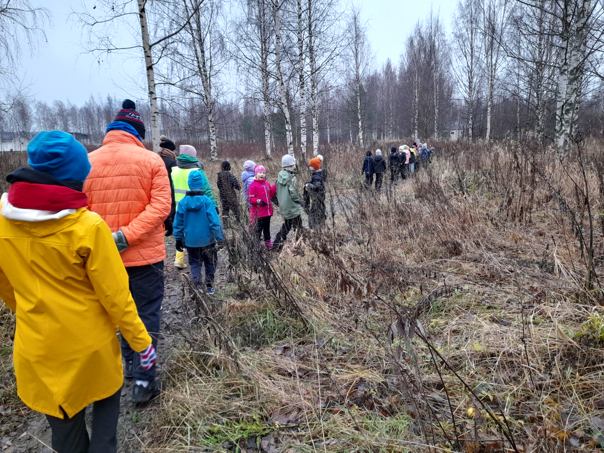 enoprogramme's tweet photo. Outdoor Classroom day 4 Nov 2021: Utra primaryschool 1st graders cleaning up the environment and playing litterbingo #enoprogramme #OutdoorClassroomDay https://t.co/cidcpgje8Z https://t.co/XJEIyhZ6f6