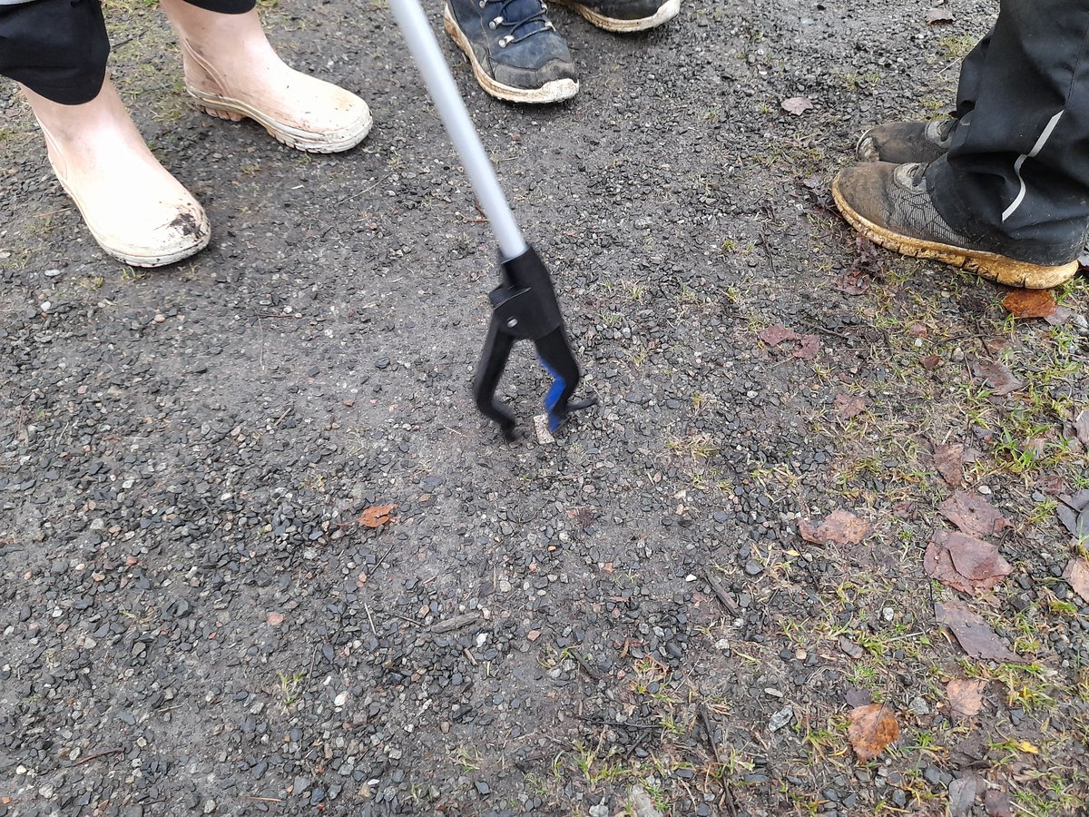 enoprogramme's tweet photo. Outdoor Classroom day 4 Nov 2021: Utra primaryschool 1st graders cleaning up the environment and playing litterbingo #enoprogramme #OutdoorClassroomDay https://t.co/cidcpgje8Z https://t.co/XJEIyhZ6f6