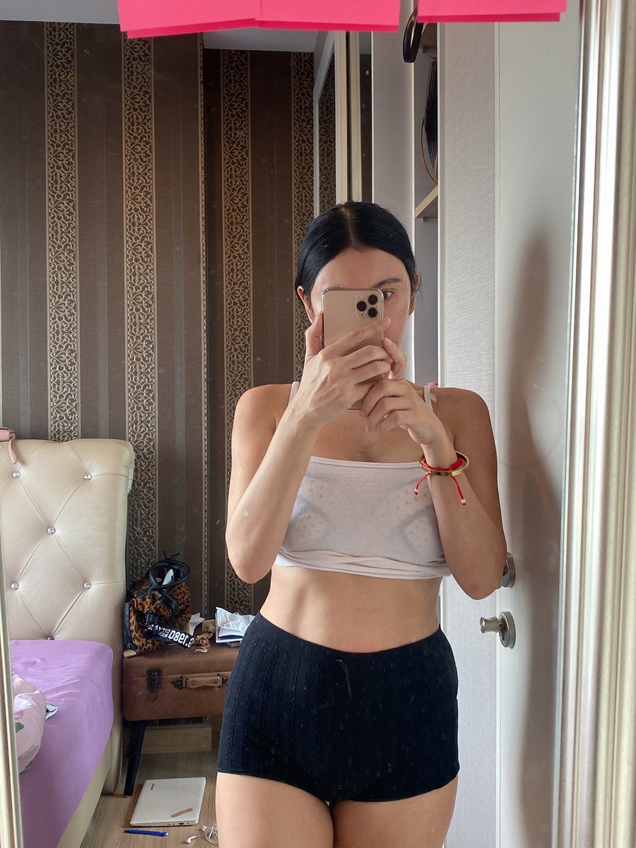 BeautyDiaryNews's tweet photo. ลำดับความอ้วน
รูปแรก - กค 64 หลุด กินจุกจิก 
รูป 2 - กันยา64 
รูป 3,4 - วันนี้เลย หลังจากที่เดินได้เดือนกว่า ออกกำลังตามคลิปที่ลงในtiktok,IG คุมอาหารหลุดบ้าง สัดส่วนลงเร็วมาก ดูเมนูใน IG พี่ได้เลยค่ะ เน้นลดเอว ลดขา ขอบคุณตัวเองที่ตั้งใจ จากเอว30เหลือ23-24
https://t.co/vXEdjuG1yq https://t.co/mJ8BKDE36C