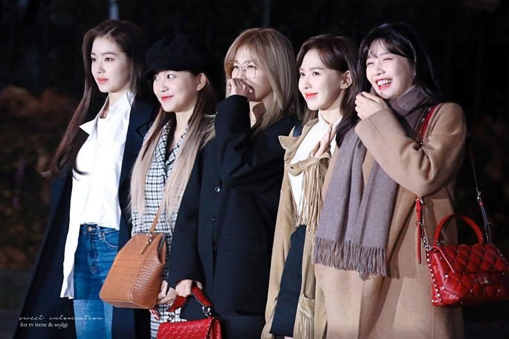 lGlRLS's tweet photo. ㅤ
ㅤ
[ PRESS RELEASE ]
[ 📸 ] 04.11.2021

IGIRLS' members are on their way to Bali, Indonesia for SOUFEST 2021.

#SOUFEST21 #IGIRLS
ㅤ
ㅤ https://t.co/JI6vjrgi2X