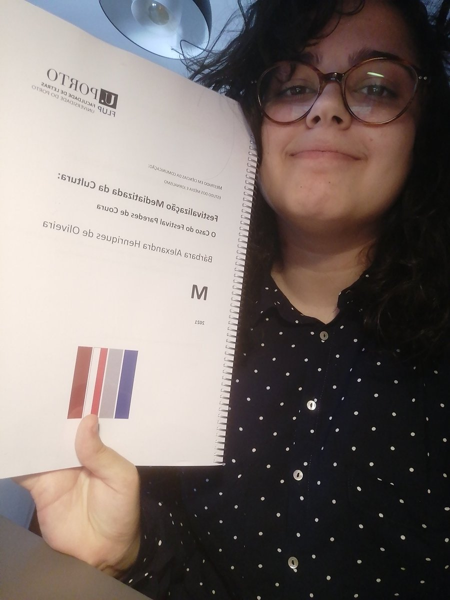 hughuke's tweet photo. Oficialmente mestre em Ciências da Comunicação 👩‍🎓 https://t.co/30yKsKz4jC