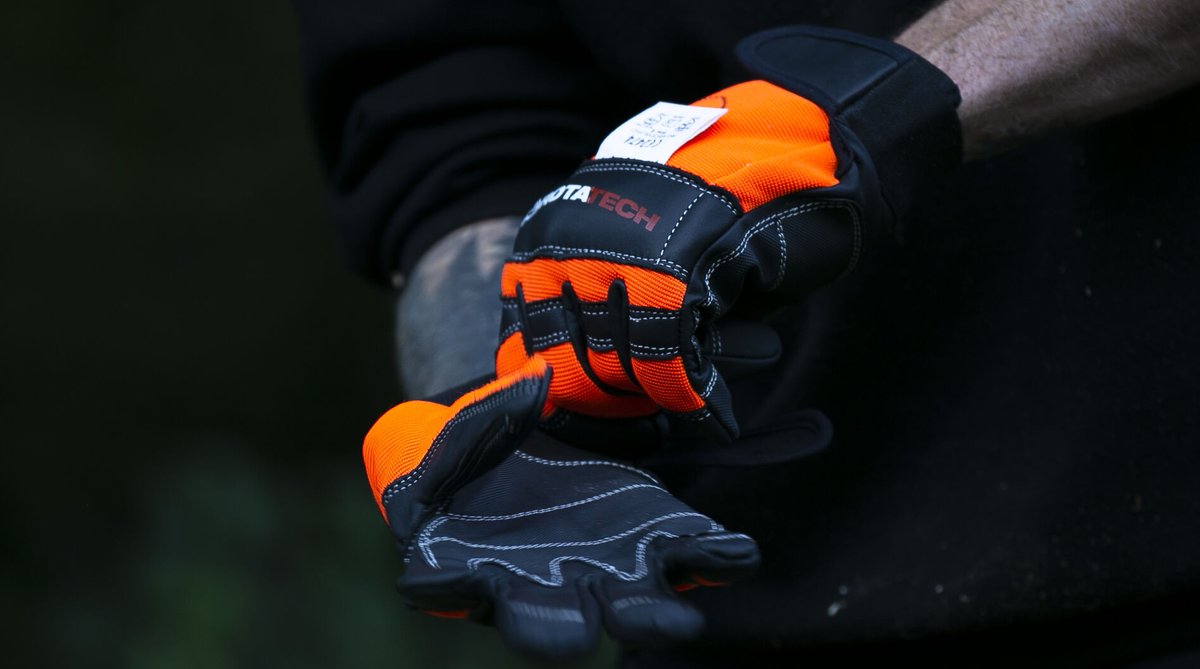 northernarb's tweet photo. The prefered choice for tree climbers💪💪
Find out more>> https://t.co/gkMdFW9L5o 🛒

✅Certified to European EN381-7 Class 1 (20m/s) PPE directive 93/95/EEC
✅Designed to suit handheld chainsaws
✅Offers excellent chainsaw handling and grip https://t.co/JEOKTxKZ0L