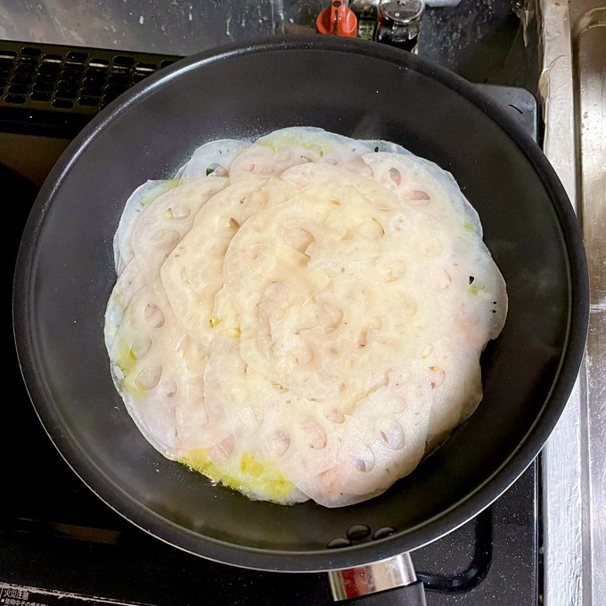 チーズと生ハムの塩気だけで十分なので味付け不要 層になった蓮根がシャキシャキで美味しいです 