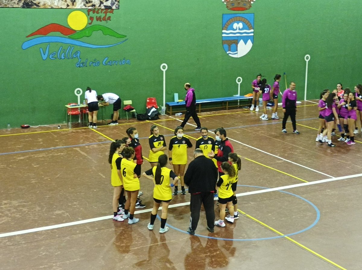 odiseabm's tweet photo. Nuestro equipo cadete tras la jornada de descanso del pasado fin de semana juega este sábado
Después de tres desplazamientos...por fin disfrutaremos del balonmano en Palencia!!!
Será a las ocho de la tarde en el Campo de la Juventud
Ven a apoyar a nuestras #Odiseas!!! https://t.co/MT3WNAt7fq
